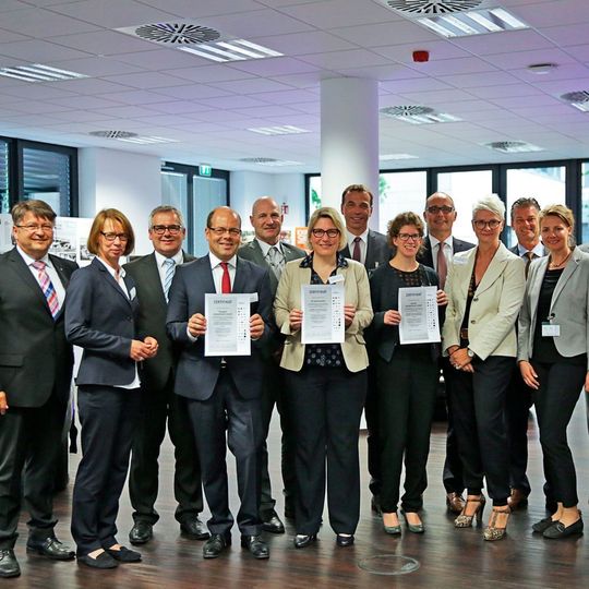 Teamleistung: Peugeot, Citroën und DS Automobiles sind von der Gütegemeinschaft „Geprüfte/r Automobilverkäufer/in“ zertifiziert.