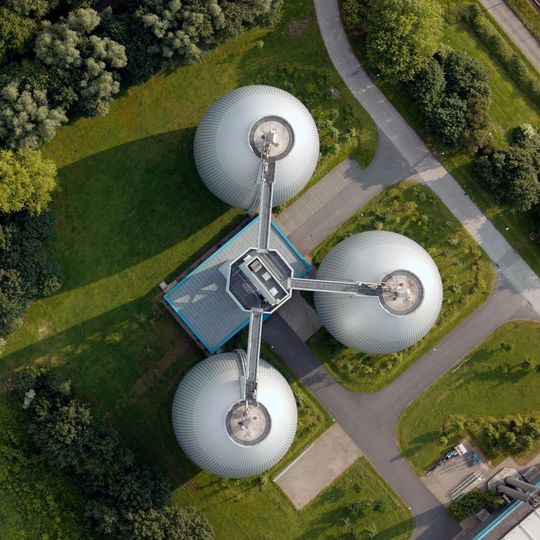 Bllick auf die Faultürme des Klärwerks Emschermündung in Dinslaken Bllick auf die Faultürme des Klärwerks Emschermündung in Dinslaken