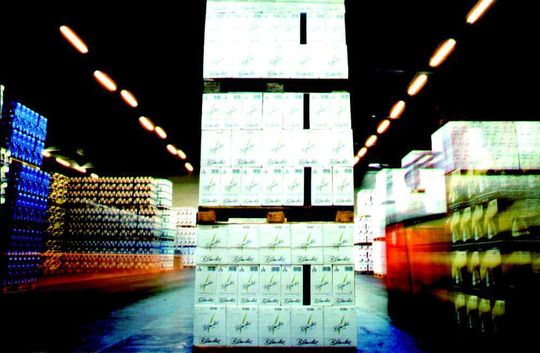 Wer hohe Stapel bauen will, muss sich auf die Stabilität der Transportverpackung verlassen können.Bild: vdw Wer hohe Stapel bauen will, muss sich auf die Stabilität der Transportverpackung verlassen können.Bild: vdw