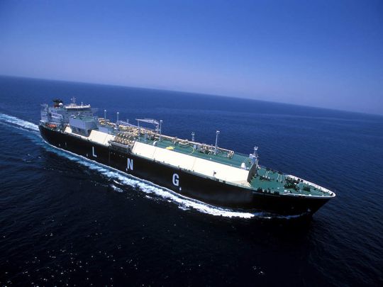 Membrantanker „British Innovator“ von BP: Rund 200 Tankschiffe für verflüssigtes Erdgas (LNG) verkehren derzeit auf den Weltmeeren und versorgen Länder, die nicht oder nur teilweise an Pipelines angeschlossen sind mit dem Rohstoff. Bei den meisten der neueren Schiffe handelt es sich um Membrantanker, die mit mehren Isolationsschichten das Erdgas auf Minus 163 Grad Celsius halten. Membrantanker „British Innovator“ von BP: Rund 200 Tankschiffe für verflüssigtes Erdgas (LNG) verkehren derzeit auf den Weltmeeren und versorgen Länder, die nicht oder nur teilweise an Pipelines angeschlossen sind mit dem Rohstoff. Bei den meisten der neueren Schiffe handelt es sich um Membrantanker, die mit mehren Isolationsschichten das Erdgas auf Minus 163 Grad Celsius halten.