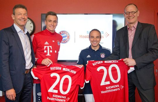 Vom 1. Juli 2017 bis zum 30. Juni 2020 ist Siemens Healthineers exklusiver Medizintechnikpartner des deutschen Rekordmeisters. Im Bild: Andreas Jung, Mitglied des Vorstands der FC Bayern München AG, Torhüter Christian Früchtl, Mannschaftsarzt Dr. Volker Braun und Dr. Bernd Montag, CEO Siemens Healthineers (von links). Vom 1. Juli 2017 bis zum 30. Juni 2020 ist Siemens Healthineers exklusiver Medizintechnikpartner des deutschen Rekordmeisters. Im Bild: Andreas Jung, Mitglied des Vorstands der FC Bayern München AG, Torhüter Christian Früchtl, Mannschaftsarzt Dr. Volker Braun und Dr. Bernd Montag, CEO Siemens Healthineers (von links).