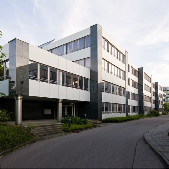 Neben der Eröffnung der neuen Schlemmer Firmenzentrale in Aschheim bei München hatte der Zulieferer einen weiteren Grund zum Feiern. Neben der Eröffnung der neuen Schlemmer Firmenzentrale in Aschheim bei München hatte der Zulieferer einen weiteren Grund zum Feiern.