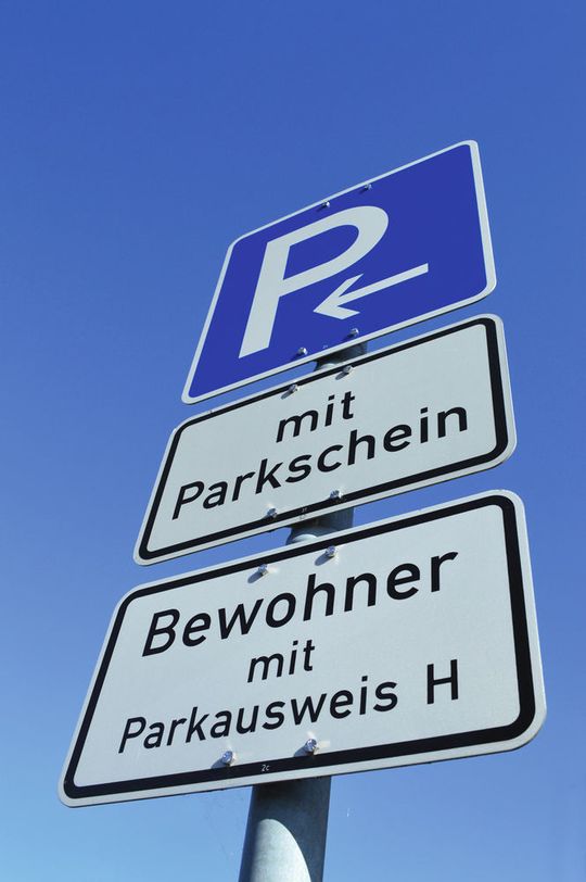 Wo Fachanwendungen miteinander verbunden werden müssen, ist integratives Prozessmanagement gefragt – zum Beispiel bei Beantragung eines Anwohnerparkausweises über ein Bürgerportal, während im Hintergrund Verfahren für Kfz- und Einwohnermeldewesen ineinandergreifen Wo Fachanwendungen miteinander verbunden werden müssen, ist integratives Prozessmanagement gefragt – zum Beispiel bei Beantragung eines Anwohnerparkausweises über ein Bürgerportal, während im Hintergrund Verfahren für Kfz- und Einwohnermeldewesen ineinandergreifen