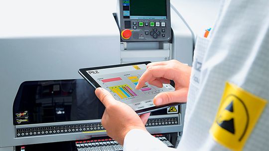 Kleinsteuerungen Pnoz-Multi lassen sich jetzt direkt mit der Visualisierungssoftware Pas-Visu verknüpfen. Dadurch steht der volle Funktionsumfang der Software inkl. Diagnosemöglichkeit zur Verfügung. Kleinsteuerungen Pnoz-Multi lassen sich jetzt direkt mit der Visualisierungssoftware Pas-Visu verknüpfen. Dadurch steht der volle Funktionsumfang der Software inkl. Diagnosemöglichkeit zur Verfügung.
