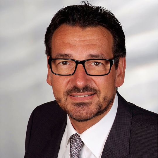 Dr. Klaus Kluger ist neuer Geschäftsführer bei Omron Electronics für die DACH-Region. Dr. Klaus Kluger ist neuer Geschäftsführer bei Omron Electronics für die DACH-Region.