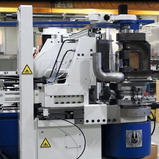 Mit der Hackvorrichtung lassen sich jetzt auch Anwendungen mit Rohrdurchmessern von bis zu 3" (76 mm) in hohen Stückzahlen fertigen. Mit der Hackvorrichtung lassen sich jetzt auch Anwendungen mit Rohrdurchmessern von bis zu 3" (76 mm) in hohen Stückzahlen fertigen.
