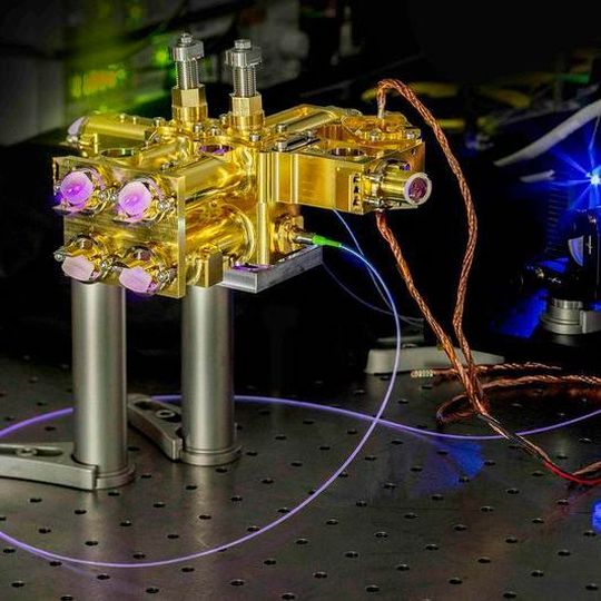 Die Quantenquelle des Fraunhofer IOF soll auch nach extremen Belastungen noch voll einsatzfähig sein. Die Quantenquelle des Fraunhofer IOF soll auch nach extremen Belastungen noch voll einsatzfähig sein.