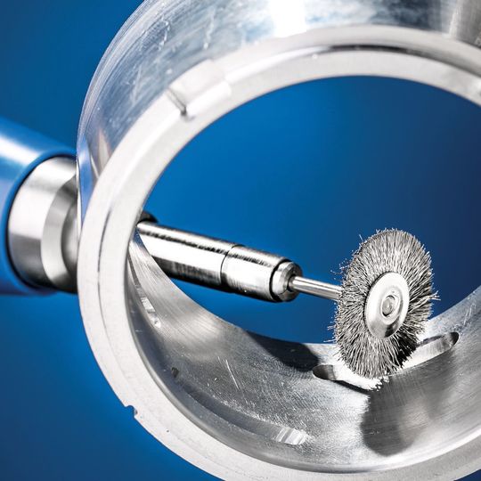 Das neuartige Mikroantriebssystem von Pferd lässt sich mit zahlreichen Werkzeugen kombinieren. Das neuartige Mikroantriebssystem von Pferd lässt sich mit zahlreichen Werkzeugen kombinieren.
