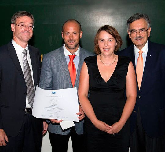 Prof. Kai-Olaf Hinrichsen, Prof. Dr. Phil S. Baran, Dr. Tanja Gulder, Prof. W.A. Herrmann (v.l.n.r.) bei der Verleihung der Wilhelm-Manchot-Forschungsprofessur 2017 am 6. Juli 2017. Prof. Kai-Olaf Hinrichsen, Prof. Dr. Phil S. Baran, Dr. Tanja Gulder, Prof. W.A. Herrmann (v.l.n.r.) bei der Verleihung der Wilhelm-Manchot-Forschungsprofessur 2017 am 6. Juli 2017.