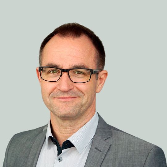 „Immer mehr Geräte verbinden sich mit dem Internet. Verantwortliche müssen deshalb großen Wert auf die Security legen“, sagt Michael Veit von Sophos. „Immer mehr Geräte verbinden sich mit dem Internet. Verantwortliche müssen deshalb großen Wert auf die Security legen“, sagt Michael Veit von Sophos.