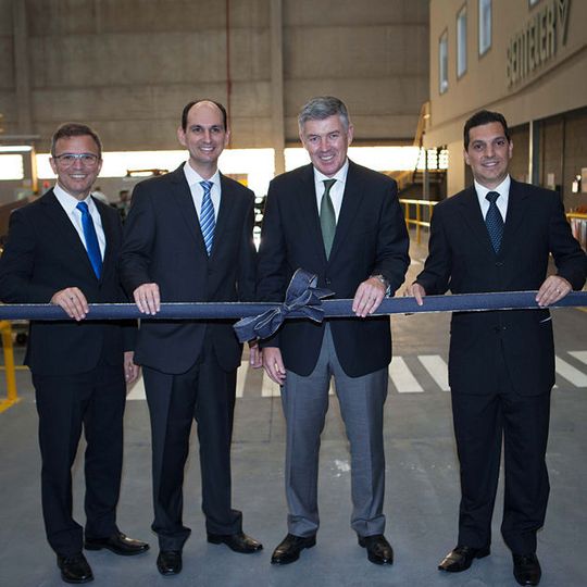Benteler hat in in São Caetano do Sul, Brasilien, ein neues Werk auf 8.531 Quadratmetern eröffnet. Bei der Eröffnung waren die Benteler-Vertreter Paulo Cruz, Operations Vice President Mercosur; Daniel Fahl, Werksleiter São Caetano do Sul; James Sheehan, COO; Emerson Galina, Executive Vice President Mercosur, anwesend. Benteler hat in in São Caetano do Sul, Brasilien, ein neues Werk auf 8.531 Quadratmetern eröffnet. Bei der Eröffnung waren die Benteler-Vertreter Paulo Cruz, Operations Vice President Mercosur; Daniel Fahl, Werksleiter São Caetano do Sul; James Sheehan, COO; Emerson Galina, Executive Vice President Mercosur, anwesend.