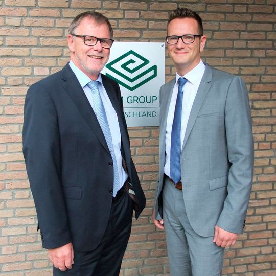 Andreas Köster (rechts), neuer Geschäftsführer der BLM Group Deutschland, und Dr. Rainer Vanck, Geschäftsführer des Unternehmens seit April 2014. Andreas Köster (rechts), neuer Geschäftsführer der BLM Group Deutschland, und Dr. Rainer Vanck, Geschäftsführer des Unternehmens seit April 2014.