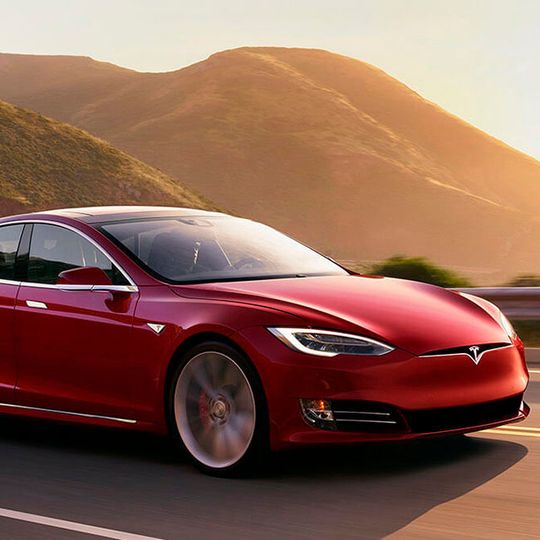 Der Grundpreis des Tesla Model S liegt bei 111.920 Euro. Der Grundpreis des Tesla Model S liegt bei 111.920 Euro.