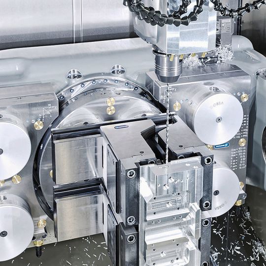 Je höher die Varianz in der Fertigung, desto wichtiger ist ein effizientes Zusammenspiel von Maschine und Spannmitteln. Schmalz kombiniert die unterschiedlichen Spanntechnologien. Je höher die Varianz in der Fertigung, desto wichtiger ist ein effizientes Zusammenspiel von Maschine und Spannmitteln. Schmalz kombiniert die unterschiedlichen Spanntechnologien.