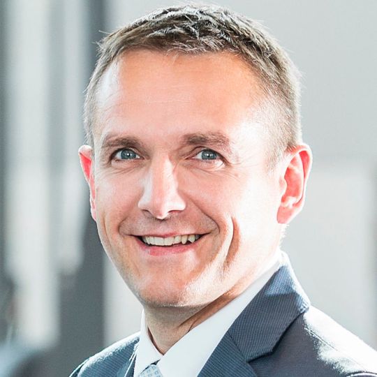 Der 49-jährige Markus Schmermund wird ab dem 1. September 2017 als Vice President Intralogistic Solutions zu Linde Material Handling stoßen. Der 49-jährige Markus Schmermund wird ab dem 1. September 2017 als Vice President Intralogistic Solutions zu Linde Material Handling stoßen.