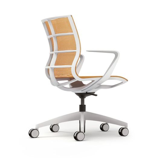 Die Aufgabe bei der Entwicklung des neuen Stuhls war laut Designer Martin Ballendat, eine kompetente und ergonomische Netzbespannung einer Schale mit einer aufs Minimale reduzierten futuristischen Stützstruktur zu entwickeln. Die Aufgabe bei der Entwicklung des neuen Stuhls war laut Designer Martin Ballendat, eine kompetente und ergonomische Netzbespannung einer Schale mit einer aufs Minimale reduzierten futuristischen Stützstruktur zu entwickeln.