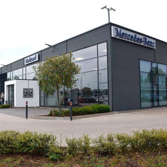 Die Herbrand-Filiale in Kleve wurde 2012 komplett umgebaut. Die ehemalige Lkw-Werkstatt dient heute als Ausstellungshalle. Die Herbrand-Filiale in Kleve wurde 2012 komplett umgebaut. Die ehemalige Lkw-Werkstatt dient heute als Ausstellungshalle.