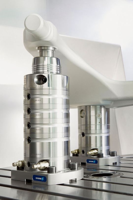 Der SCHUNK WDB Baukasten für die Werkstückdirektspannung ermöglicht unter anderem im Werkzeug- und Formenbau eine optimale Zugänglichkeit und eine definierte Spannsituation. Der SCHUNK WDB Baukasten für die Werkstückdirektspannung ermöglicht unter anderem im Werkzeug- und Formenbau eine optimale Zugänglichkeit und eine definierte Spannsituation.