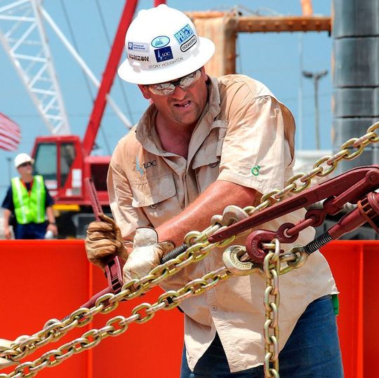 Taken together, the industry disruptions and fundamental changes to HR across industries described have deep implications for oil and gas companies’ HR functions. Taken together, the industry disruptions and fundamental changes to HR across industries described have deep implications for oil and gas companies’ HR functions.