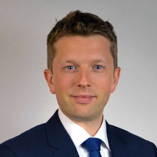 Dennis Kampen ist neuer Geschäftsleiter Forschung & Innovation bei dem Transformatoren-Hersteller Block. Dennis Kampen ist neuer Geschäftsleiter Forschung & Innovation bei dem Transformatoren-Hersteller Block.