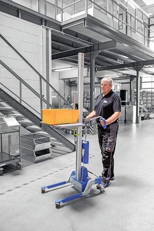 Ab sofort rüstetet Expresso seine mobile Hebe- und Handhabungssysteme mit neuen Lithium-Ionen-Akkus aus. Sie bieten nicht nur mehr Stehvermögen als konventionelle Blei-Gel-Batterien, sondern sind auch um 60 Prozent leichter. Ab sofort rüstetet Expresso seine mobile Hebe- und Handhabungssysteme mit neuen Lithium-Ionen-Akkus aus. Sie bieten nicht nur mehr Stehvermögen als konventionelle Blei-Gel-Batterien, sondern sind auch um 60 Prozent leichter.