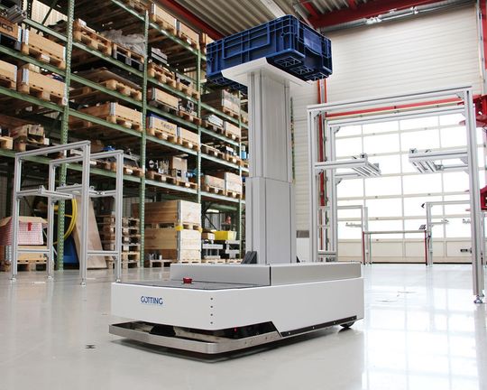 Effizienter Materialtransport: Fahrerlose Transportfahrzeuge werden unter anderem eingesetzt, um Bauteile vom Lager in die Montage zu bringen. Effizienter Materialtransport: Fahrerlose Transportfahrzeuge werden unter anderem eingesetzt, um Bauteile vom Lager in die Montage zu bringen.