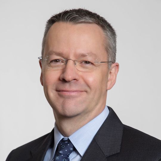 Specialty-Chemicals-Chef Thierry F.J. Vanlancker wird neuer Akzo-CEO als Nachfolger von Ton Büchner. Specialty-Chemicals-Chef Thierry F.J. Vanlancker wird neuer Akzo-CEO als Nachfolger von Ton Büchner.