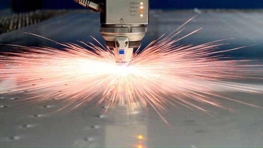 Hocheffizientes und automatisiertes Laserschneiden bis 20 mm Materialstärke auf der TruLaser 5030 fiber. Hocheffizientes und automatisiertes Laserschneiden bis 20 mm Materialstärke auf der TruLaser 5030 fiber.