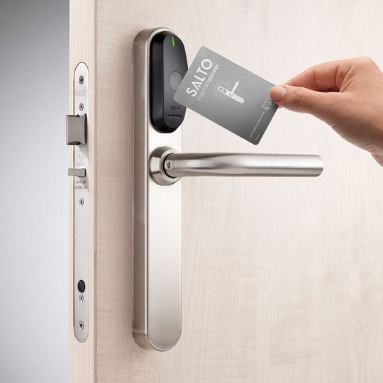 Kunden des IP-Zutrittskontrollsystem Synergis von Genetec haben jetzt die Möglichkeit, mechanische Schließsysteme kostengünstig durch die SVN-fähigen Salto-Schlösser zu ersetzen. Kunden des IP-Zutrittskontrollsystem Synergis von Genetec haben jetzt die Möglichkeit, mechanische Schließsysteme kostengünstig durch die SVN-fähigen Salto-Schlösser zu ersetzen.