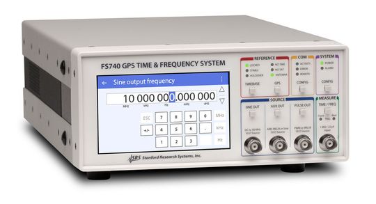 Das Zeit- und Frequenzmesssystem FS740 von SI Scientific Instruments bietet für Kurzzeitstabilität drei Taktquellen und bei der Langzeitstabilität wird er unterstützt durch GPS. Das Zeit- und Frequenzmesssystem FS740 von SI Scientific Instruments bietet für Kurzzeitstabilität drei Taktquellen und bei der Langzeitstabilität wird er unterstützt durch GPS.