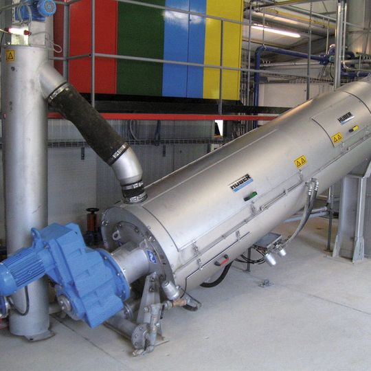 Die Funktion der Schneckenpresse unterteilt sich für gewöhnlich in einen Verdichtungs- und einen Spülvorgang, wobei beide Teilprozesse ganz unterschiedliche Anforderungen an den Antriebsmotor stellen. Die Funktion der Schneckenpresse unterteilt sich für gewöhnlich in einen Verdichtungs- und einen Spülvorgang, wobei beide Teilprozesse ganz unterschiedliche Anforderungen an den Antriebsmotor stellen.