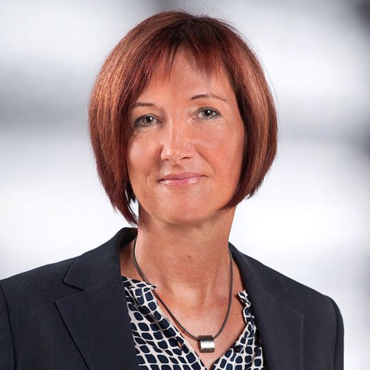 Ute Salzbrenner ist als neuer CFO bei der Felss Gruppe für die Finanzen, das Controlling, IT und Human Ressources verantwortlich. Ute Salzbrenner ist als neuer CFO bei der Felss Gruppe für die Finanzen, das Controlling, IT und Human Ressources verantwortlich.