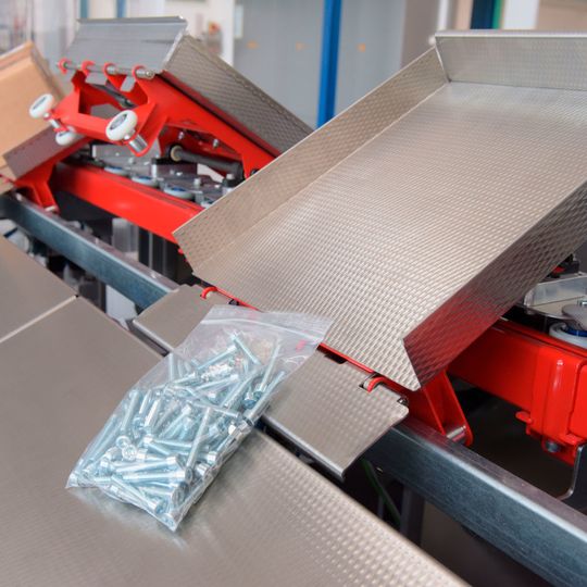 Kleine Bauteile sortiert die neue Anlage von Denipro dem Hersteller zufolge besonders schonend, effektiv und punktgenau. Kleine Bauteile sortiert die neue Anlage von Denipro dem Hersteller zufolge besonders schonend, effektiv und punktgenau.