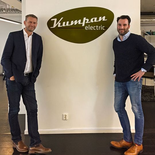 Der ehemalige Tesla-Manager Peter Carlsson (li.) mit Patrik Tykesson (re.), einem der drei Geschäftsfüherer bei Kumpan Electric. Der ehemalige Tesla-Manager Peter Carlsson (li.) mit Patrik Tykesson (re.), einem der drei Geschäftsfüherer bei Kumpan Electric.