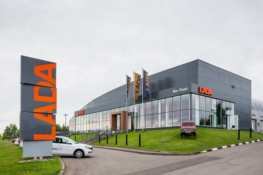 Lada ist Marktführer in Russland. Dementsprechend selbstbewusst sind die dortigen Showrooms. Einzelne Elemente sollen auch nach Deutschland kommen. Lada ist Marktführer in Russland. Dementsprechend selbstbewusst sind die dortigen Showrooms. Einzelne Elemente sollen auch nach Deutschland kommen.