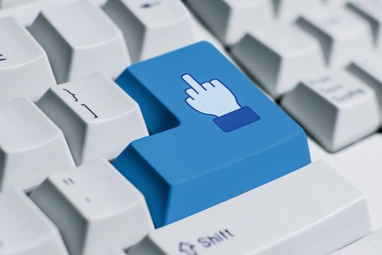 Unangemessenes Verhalten von Mitarbeitern in sozialen Onlinenetzwerken kann für Autohäuser ein Problem sein. Mit Social Media Guidelines können Betriebe einen Orientierungsrahmen geben.