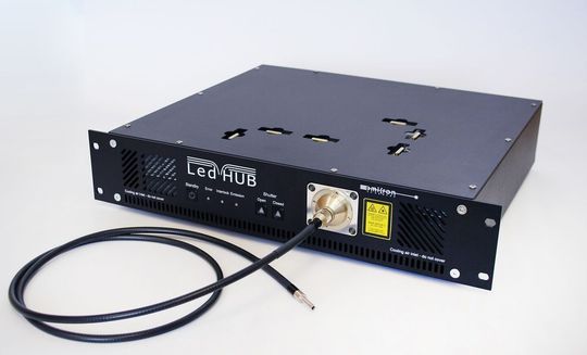Die LED-Lichtquelle „LEDHUB LED Light Engine“ ist speziell für Wissenschaft und Forschung entwickelt worden. Die LED-Lichtquelle „LEDHUB LED Light Engine“ ist speziell für Wissenschaft und Forschung entwickelt worden.