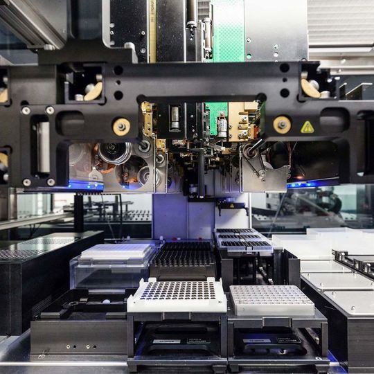 Im „Lab of the future“ können 48 Experimente gleichzeitig durchgeführt werden. (Ausschnitt) Im „Lab of the future“ können 48 Experimente gleichzeitig durchgeführt werden. (Ausschnitt)