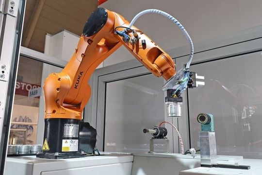 Die «ready2_use»-Pakete von Kuka sind die Antwort auf die Herausforderungen der Automatisierung. Die «ready2_use»-Pakete von Kuka sind die Antwort auf die Herausforderungen der Automatisierung.