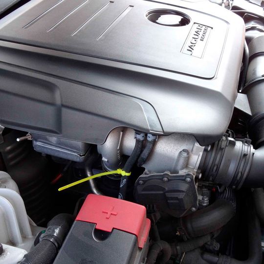 Die Ratch-RFID-Transponder sind robust und daher für viele Anwendungen in der Betriebs- und Produktsicherheit geeignet, z.B. in der Automobilproduktion. Die Ratch-RFID-Transponder sind robust und daher für viele Anwendungen in der Betriebs- und Produktsicherheit geeignet, z.B. in der Automobilproduktion.