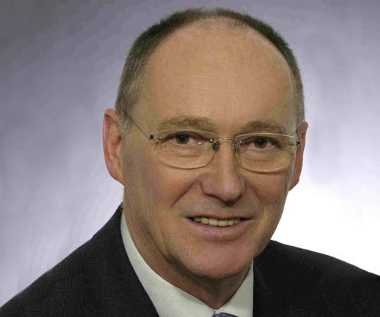 Hans-Peter Leue, COG-D: Obsolescence verursacht jährlich Kosten in Millionenhöhe für ungeplante Redesigns und der Entwicklung gehen unzählige Stunden für die Entwicklung neuer Produkte verloren.“ Hans-Peter Leue, COG-D: Obsolescence verursacht jährlich Kosten in Millionenhöhe für ungeplante Redesigns und der Entwicklung gehen unzählige Stunden für die Entwicklung neuer Produkte verloren.“