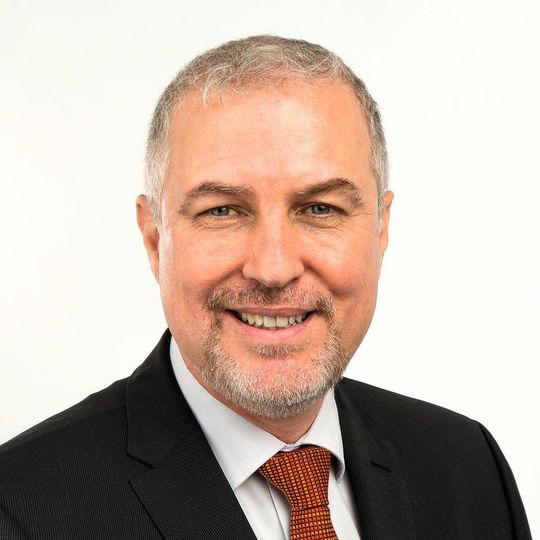 Michael Nörr ist neuer Vorstand der Hummel AG für die Bereiche Produktion, Entwicklung und zukünftig auch Supply Chain Management. Michael Nörr ist neuer Vorstand der Hummel AG für die Bereiche Produktion, Entwicklung und zukünftig auch Supply Chain Management.