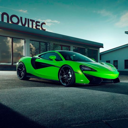 Novitec spendiert dem schon gut motorisierten McLaren 570 GT eine zusätzliche Leistungsspritze und viel Carbon. Novitec spendiert dem schon gut motorisierten McLaren 570 GT eine zusätzliche Leistungsspritze und viel Carbon.
