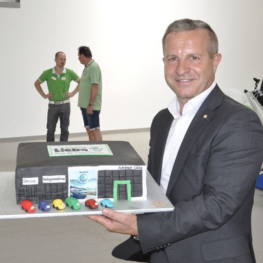 Autohaus-Unternehmer Thomas Peckruhn, Chef der Skoda-Liebe-Gruppe, hat den Standort in Halle in einen Neubau verlegt. Autohaus-Unternehmer Thomas Peckruhn, Chef der Skoda-Liebe-Gruppe, hat den Standort in Halle in einen Neubau verlegt.