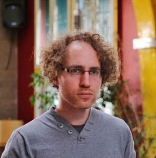 Manuel Schmalstieg est artiste, designer et éducateur et co-auteur de Faire.