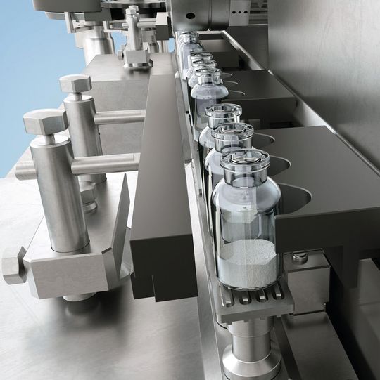 Bis zu 480 Vials pro Minute können mit der AFG 5000 abgefüllt werden. Bis zu 480 Vials pro Minute können mit der AFG 5000 abgefüllt werden.