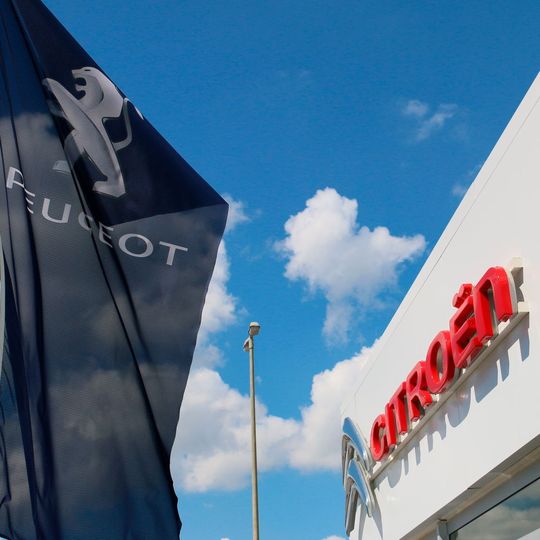 Betroffen sind Citroën C4 Cactus und Peugeot 308 und die Transporter Zwillinge Expert und Jumpy. Auch der Toyota-Ableger Proace muss in die Werkstatt. Betroffen sind Citroën C4 Cactus und Peugeot 308 und die Transporter Zwillinge Expert und Jumpy. Auch der Toyota-Ableger Proace muss in die Werkstatt.