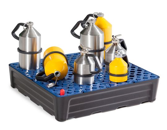 Im traditionellen Herbstkatalog von Denios sind neu entwickelte Auffangwannen aus Polyethylen (PE) enthalten, die sich gut auf Euro- oder Chemiepaletten kombinieren lassen. Im traditionellen Herbstkatalog von Denios sind neu entwickelte Auffangwannen aus Polyethylen (PE) enthalten, die sich gut auf Euro- oder Chemiepaletten kombinieren lassen.
