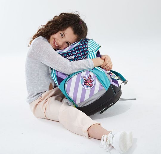 Nachhaltigkeit im Schulbetrieb kann durch den Einsatz von recyceltem PET erreicht werden, wie das Forum PET pünktlich zum anstehenden Beginn des neuen Schuljahres mitteilt. Ein gutes Beispiel dafür seien Schultaschen aus dem wieder verwerteten "Trinkflaschen-Polymer".