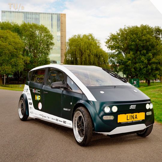 Studenten der Uni Eindhoven haben ein biologisch abbaubares Auto entwickelt. Studenten der Uni Eindhoven haben ein biologisch abbaubares Auto entwickelt.